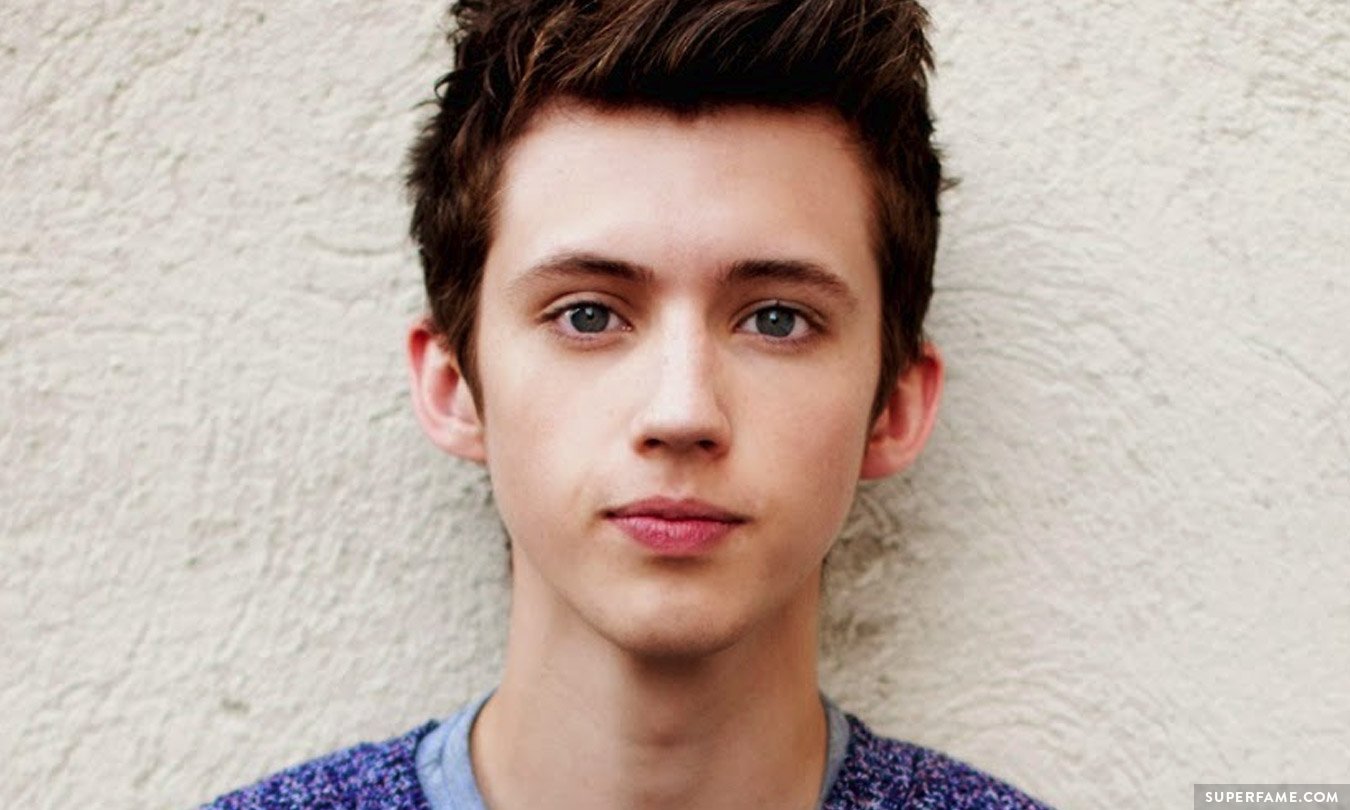 Troye Sivan I Want To Kiss A Guy In A Club And Not Feel Scared Superfame