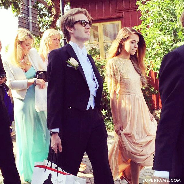 Felix and Marzia attend a wedding.
