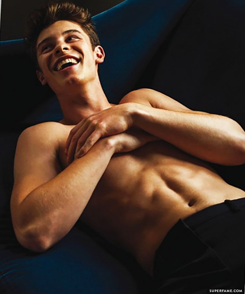 Shawn Mendes Strips Shirtless Talks Girlfriend Rumors Superfame