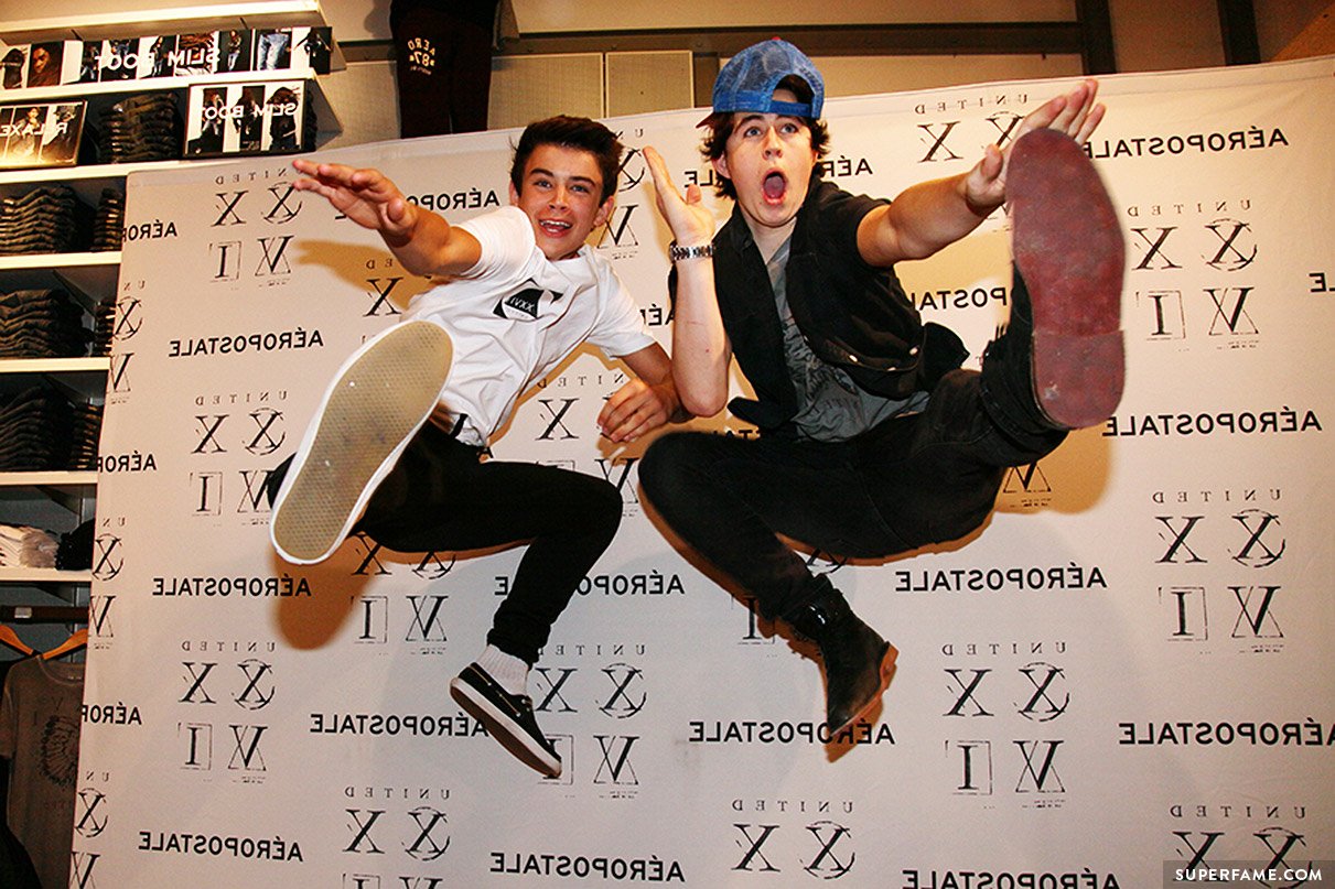 Hayes Grier and Nash Grier jumping.