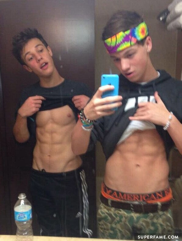 cameron-and-taylor-caniff-compare-abs - Superfame