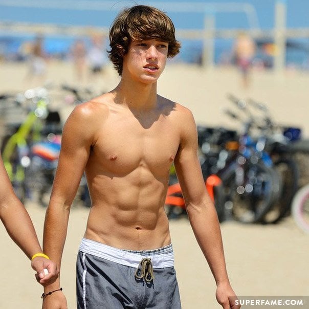 cameron-dallas-at-the-beach - Superfame