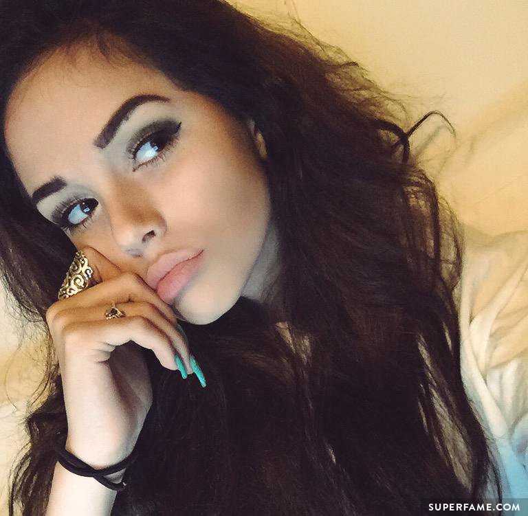 Maggie Lindemann thinks.