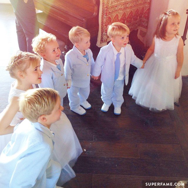 Children help out at the wedding.