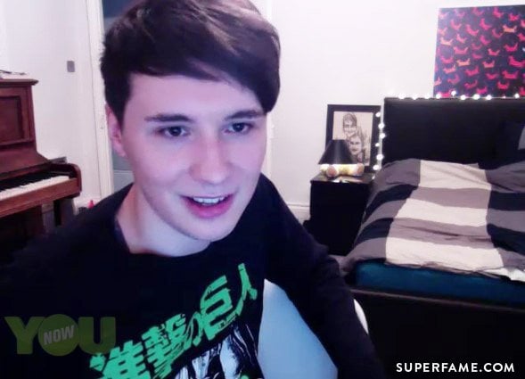Dan Howell chats with fans on YouNow.
