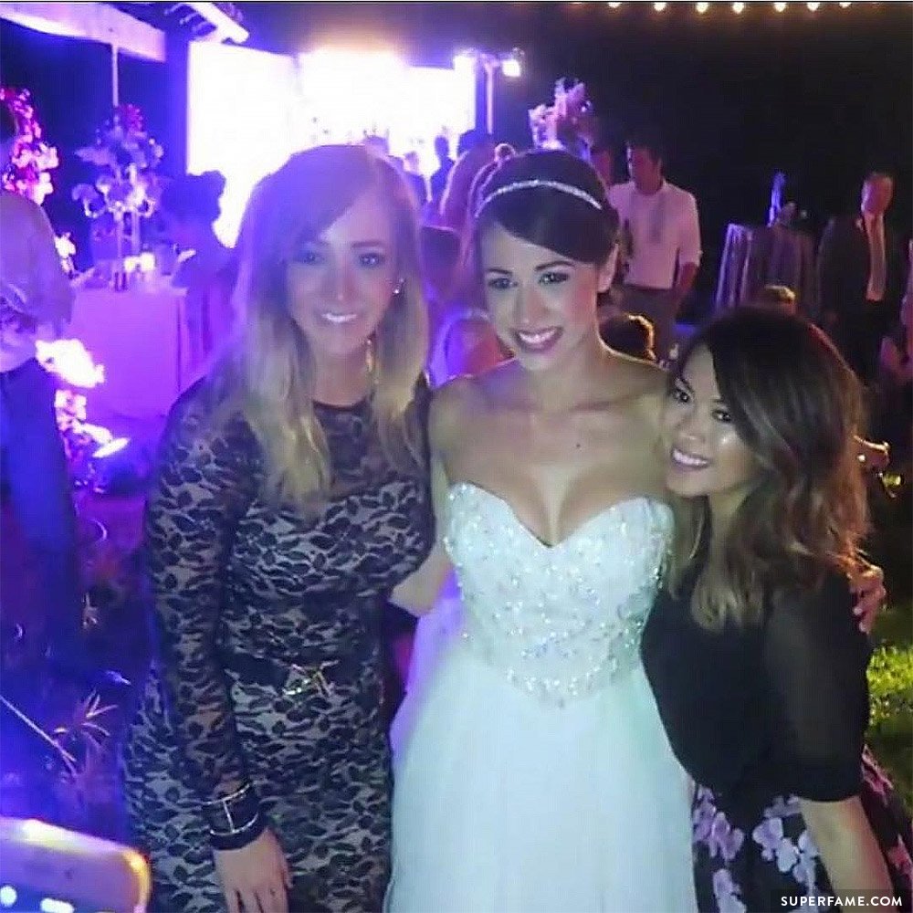 Jenna Marbles attended Colleen's wedding. 