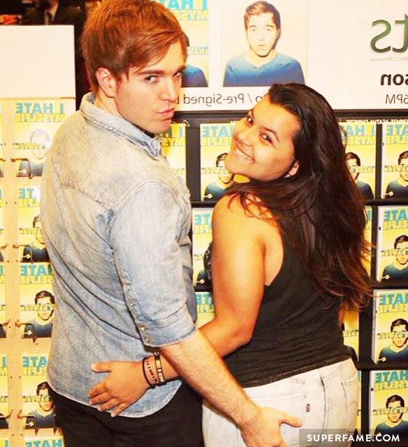 Shane Dawson poses with a fan.