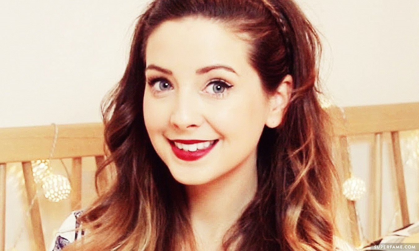 Zoella Fans Mistake Her Knee for THIS, Sparking Mass Panic - Superfame