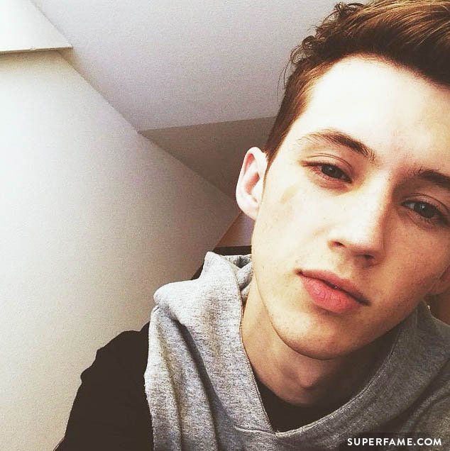 Troye Sivan takes a selfie.