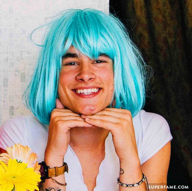 Kian Lawley tries out a new look.