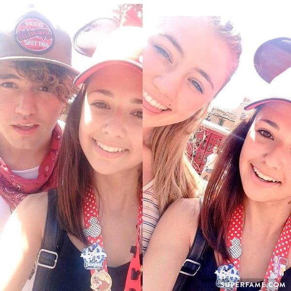 Lia and JC happily took photos with fans. (Photo: Twitter)