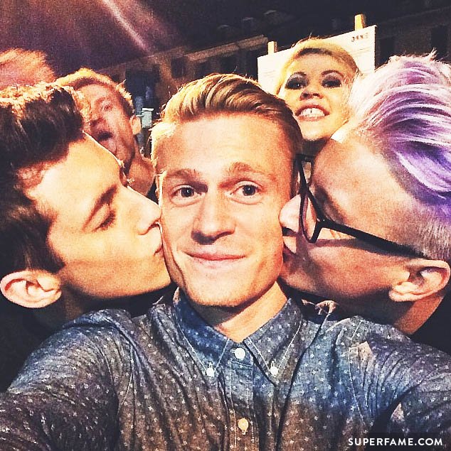 Troyler kiss Ben Brown. 