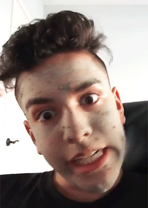 Lohanthony in a face mask.