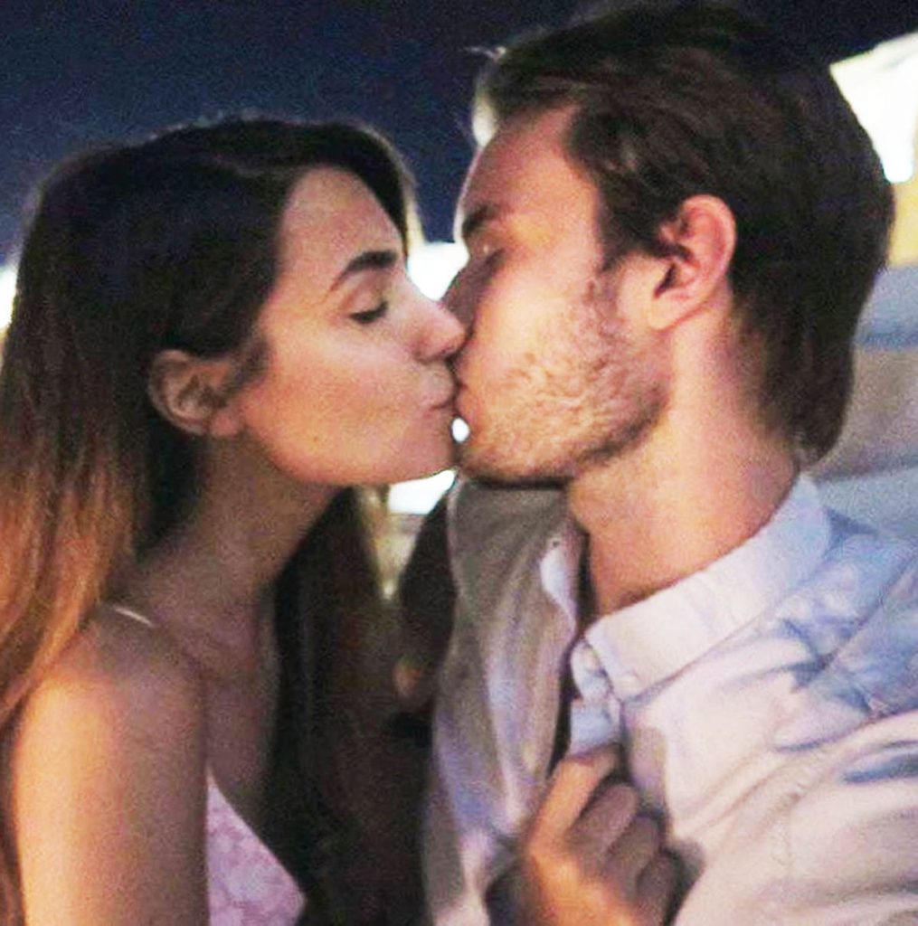 Marzia kissing Felix.