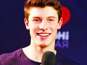 Shawn Mendes smiling.