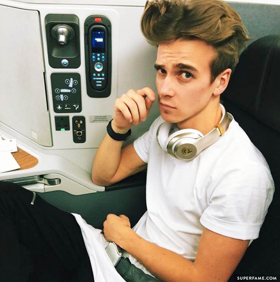 Joe Sugg is looking at you. (Photo: Instagram)