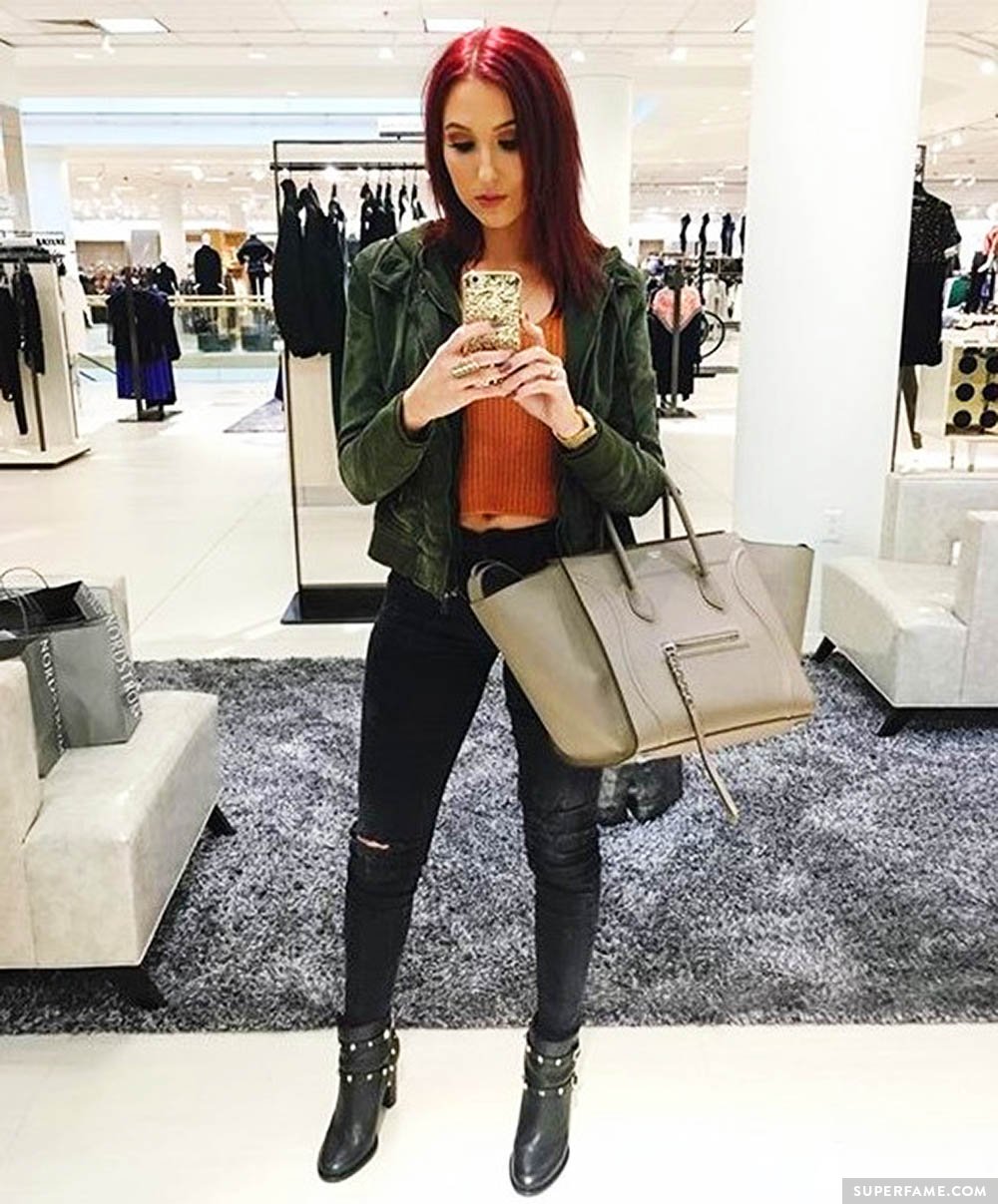 Jaclyn Hill shops.