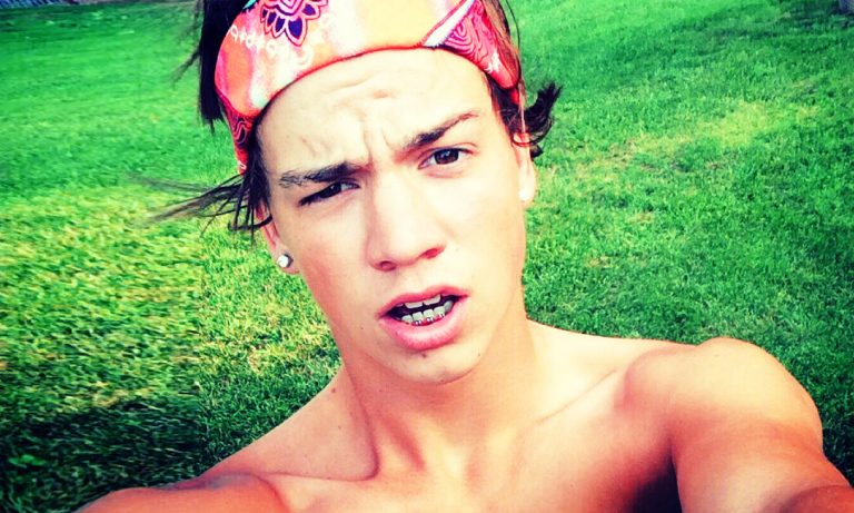 Taylor Caniff Doesn't Want Obama to Take His Guns Away - Superfame