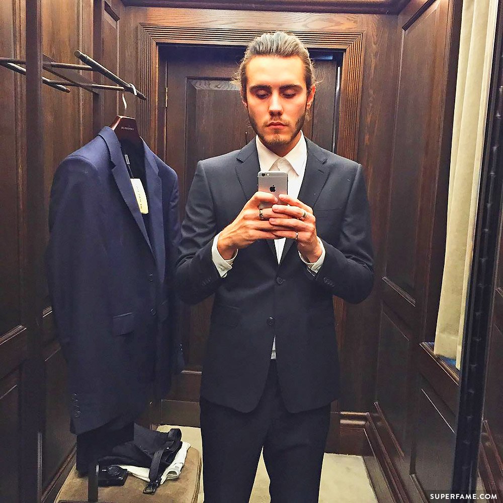 Alfie Deyes' suit.