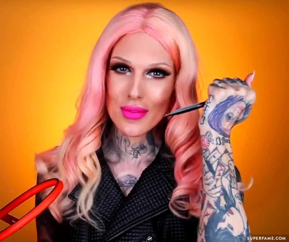 Jeffree Star with a knife.