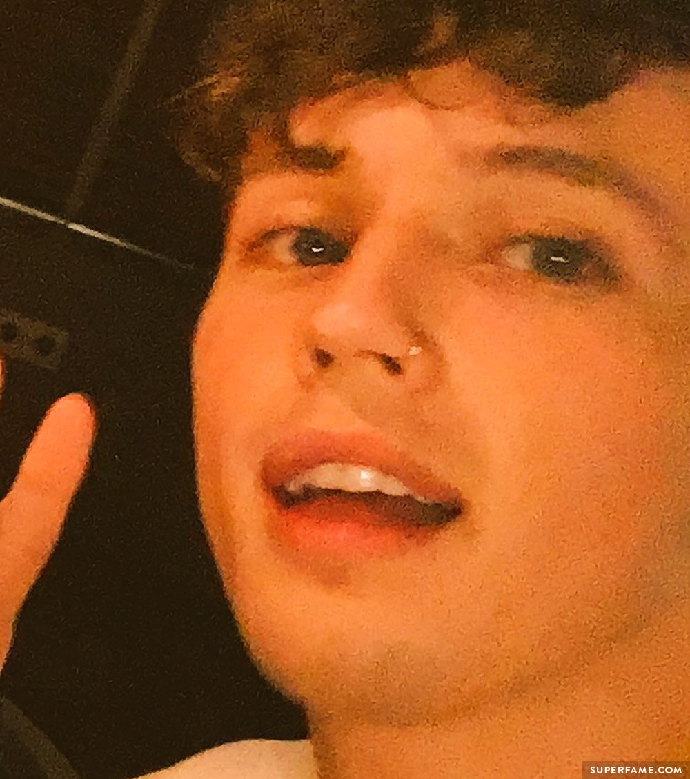 Shawn tweeted out this photo of Troye to the world. (Photo: Snapchat)