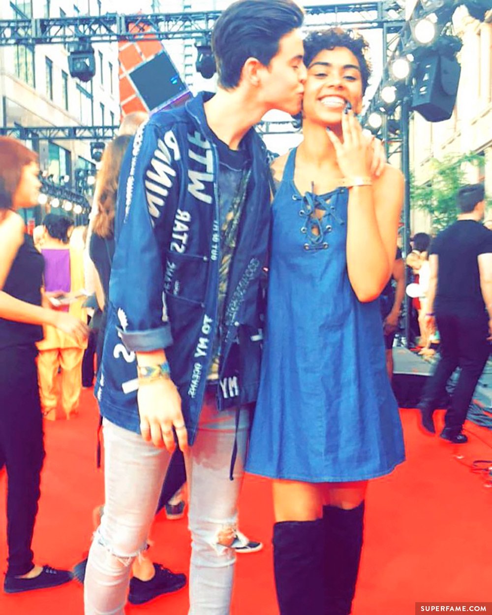 Nash Grier & Taylor Giavasis Teen Choice Awards 2016 Green Carpet 