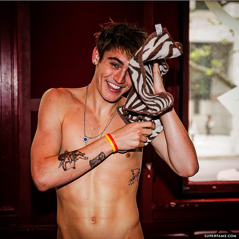 Sam Wilkinson shirtless.