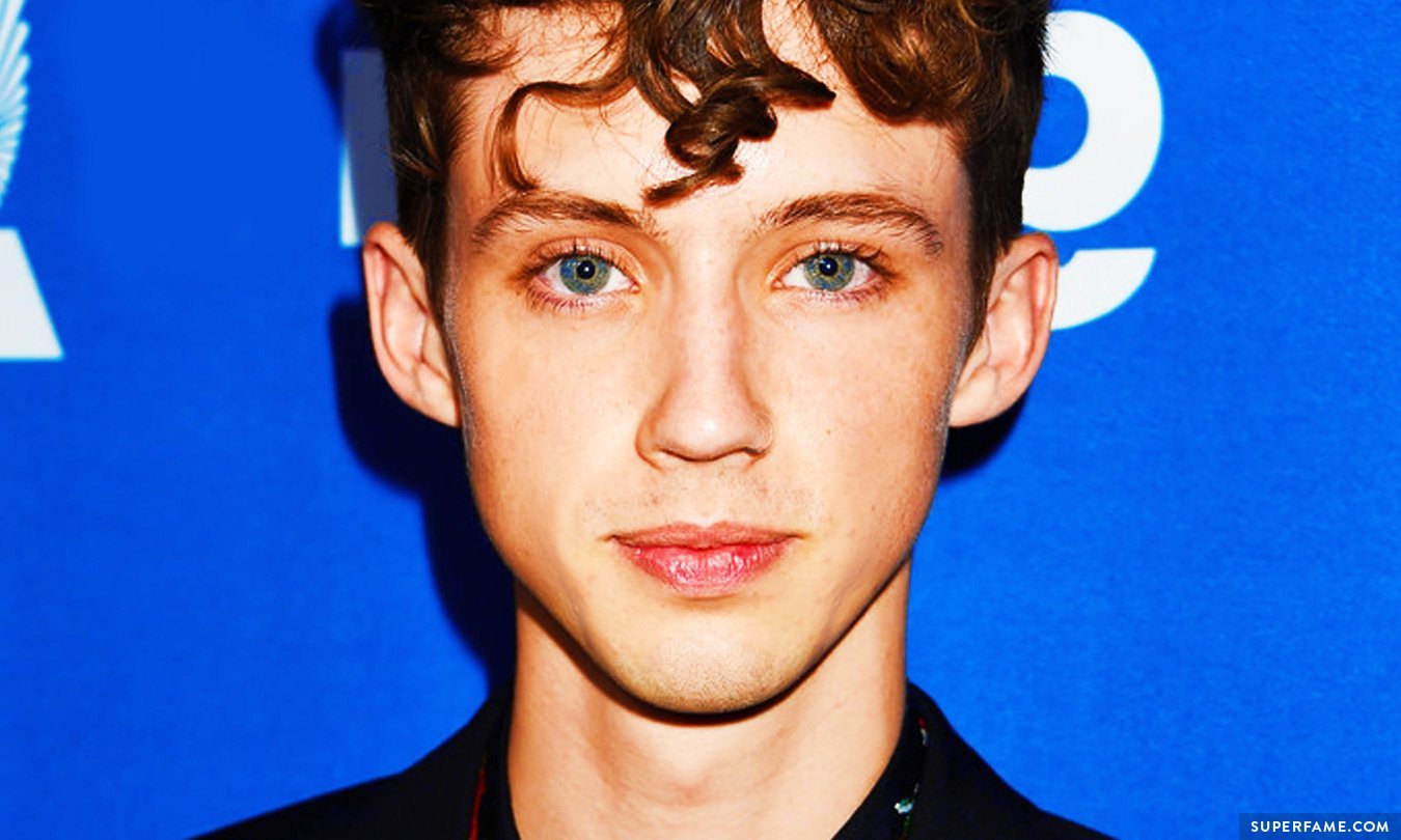 Troye Sivan Inspires Trans Teen to Come out to His Dad! 