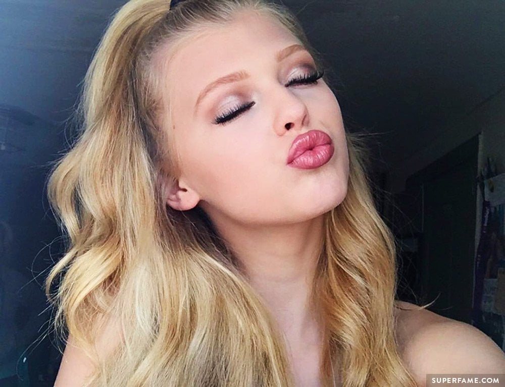 Loren Gray kissing.