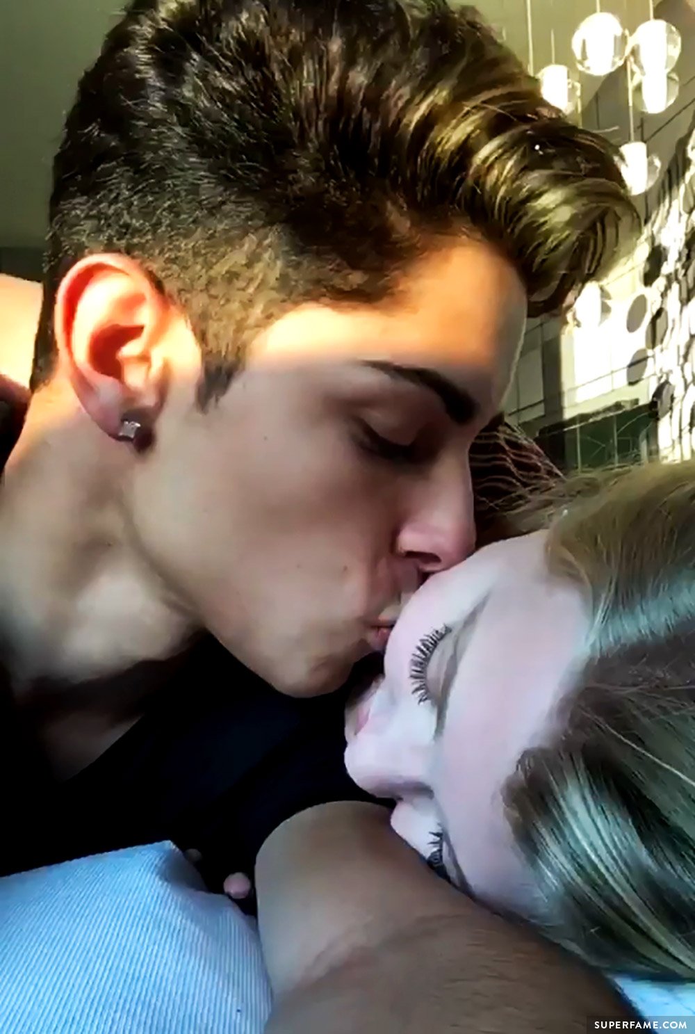 Flamingeos kisses Loren.