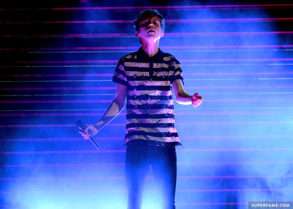 Troye Sivan performing.