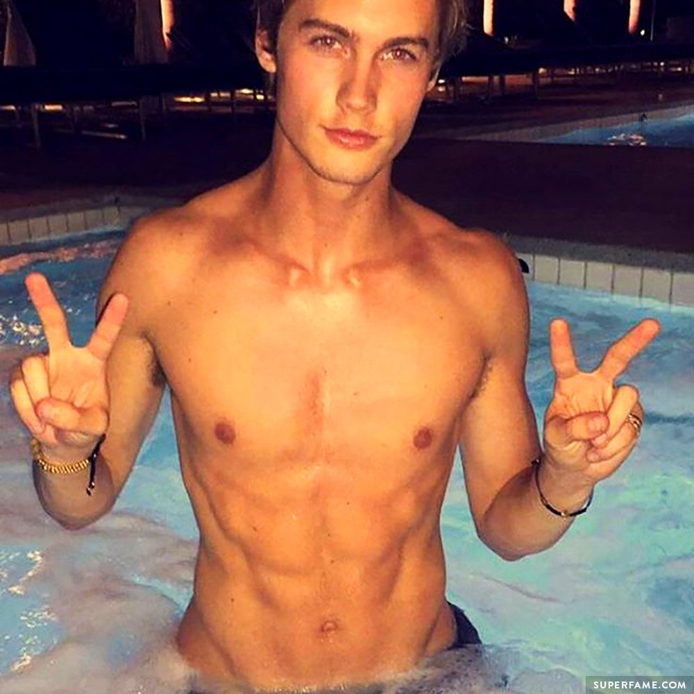 Neels Visser shirtless.