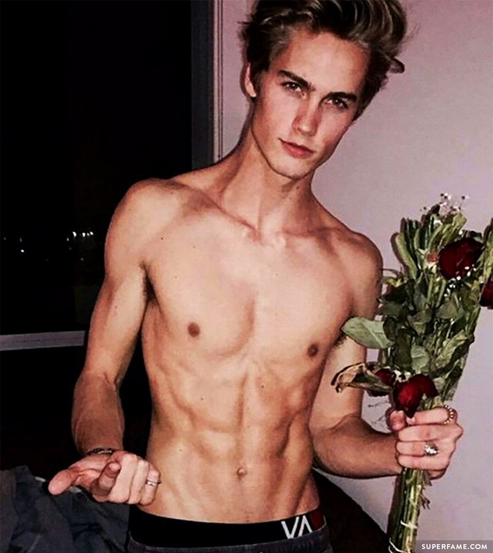 Neels Visser shirtless.