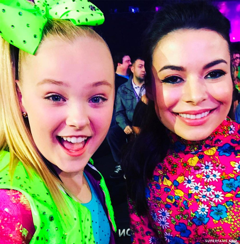 Jojo Siwa with Miranda Cosgrove.