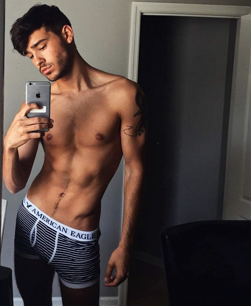 jacob-whitesides-strips-off-to-reveal-his-sexy-new-body-transformation