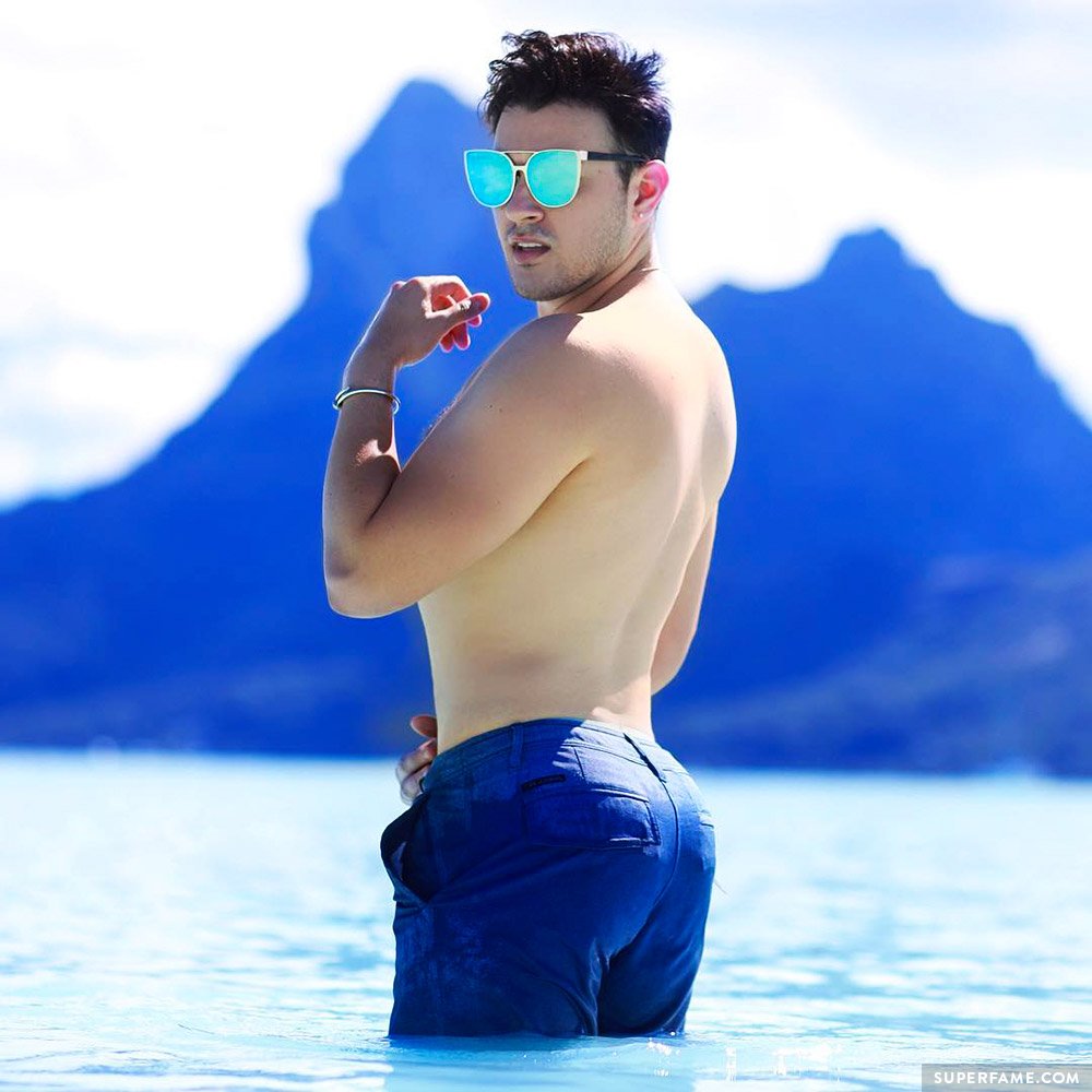 Manny Mua shirtless body.