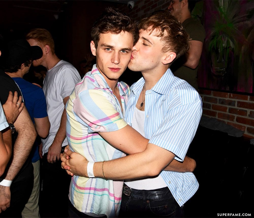 Tommy Dorfman kisses Brandon Flynn.